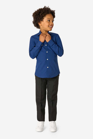 Little kid is wearing a blue shirt and a black pants. Full body image.