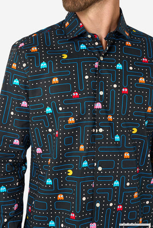 Image of a man wearing a black shirt with Pac-Man print and a blue pants. Chest close-up.
