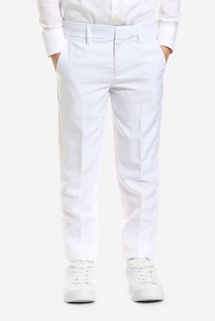 In this image, a kid is wearing a white suit for boys and white shirt. The consists of jacket, pants and clip-on tie. Pants close up.