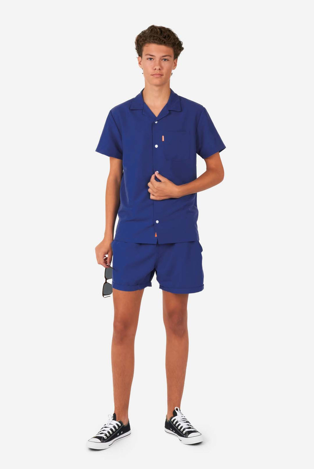  Teen wearing dark blue summer set, consisting of shorts and shirt