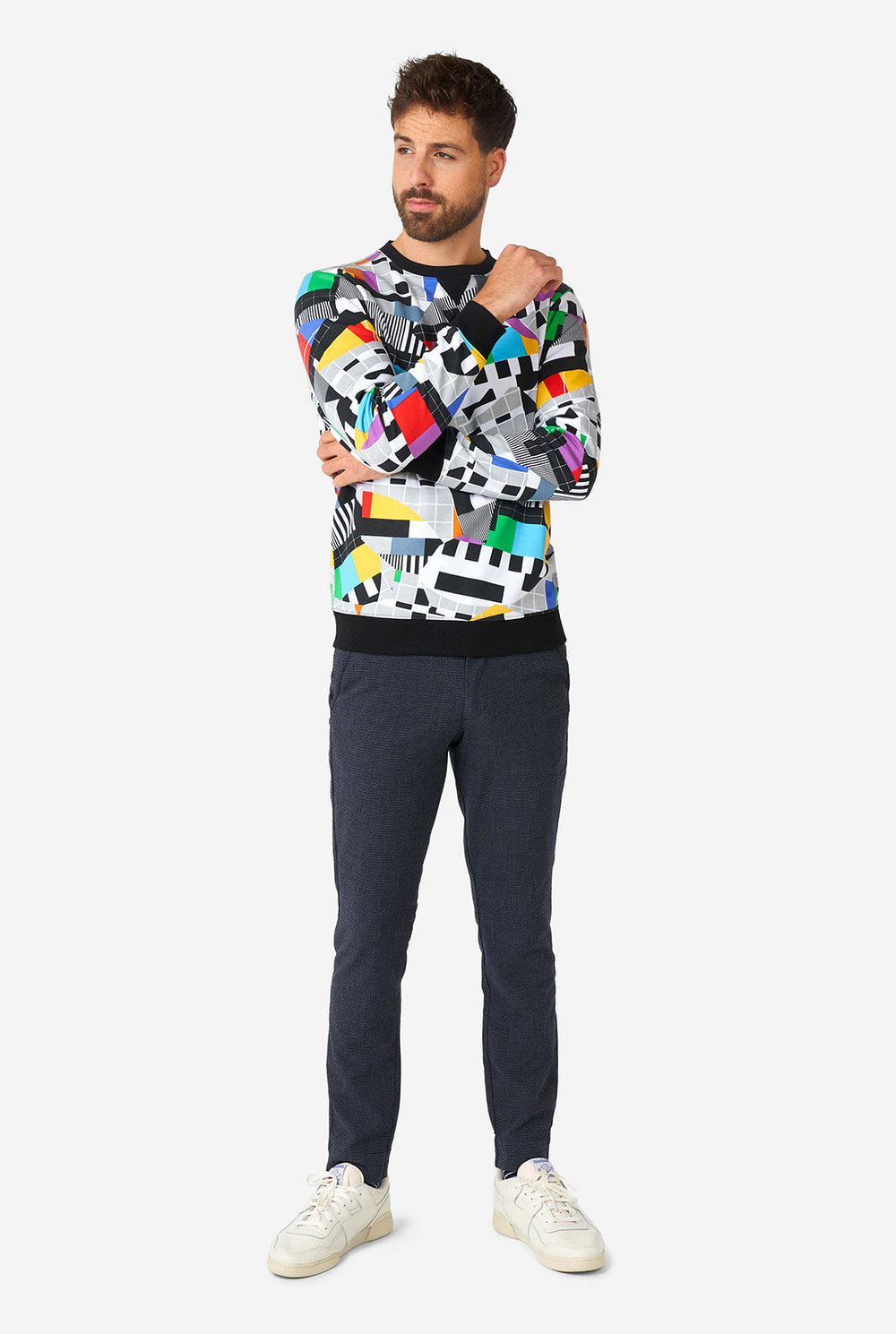 Man wearing retro TV-testscreen multi-color sweater