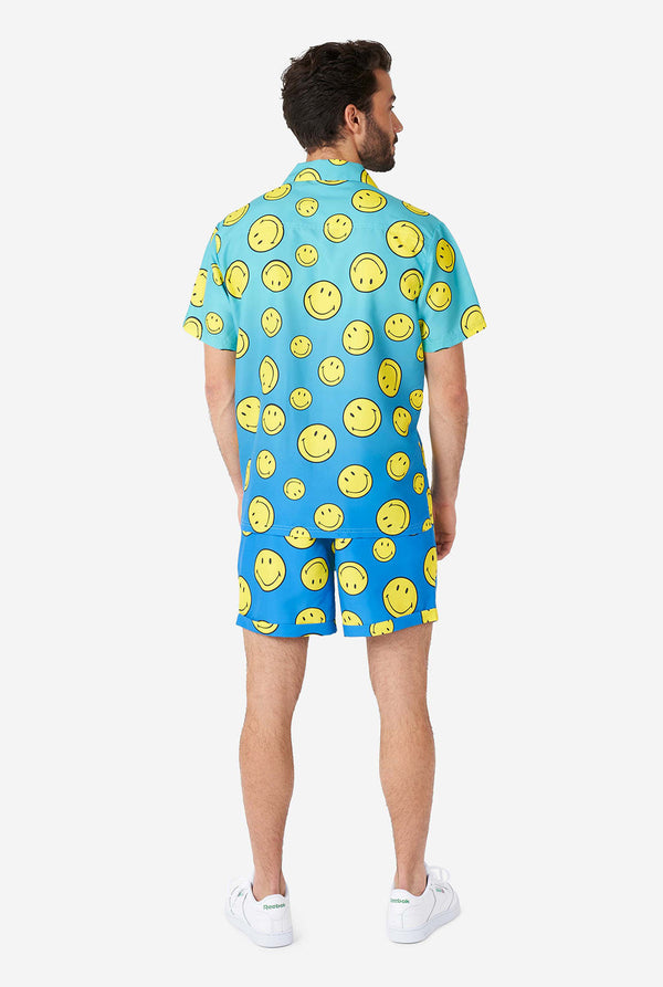 Man wearing blue summer set, consisting of shorts and shirt, with Smiley print